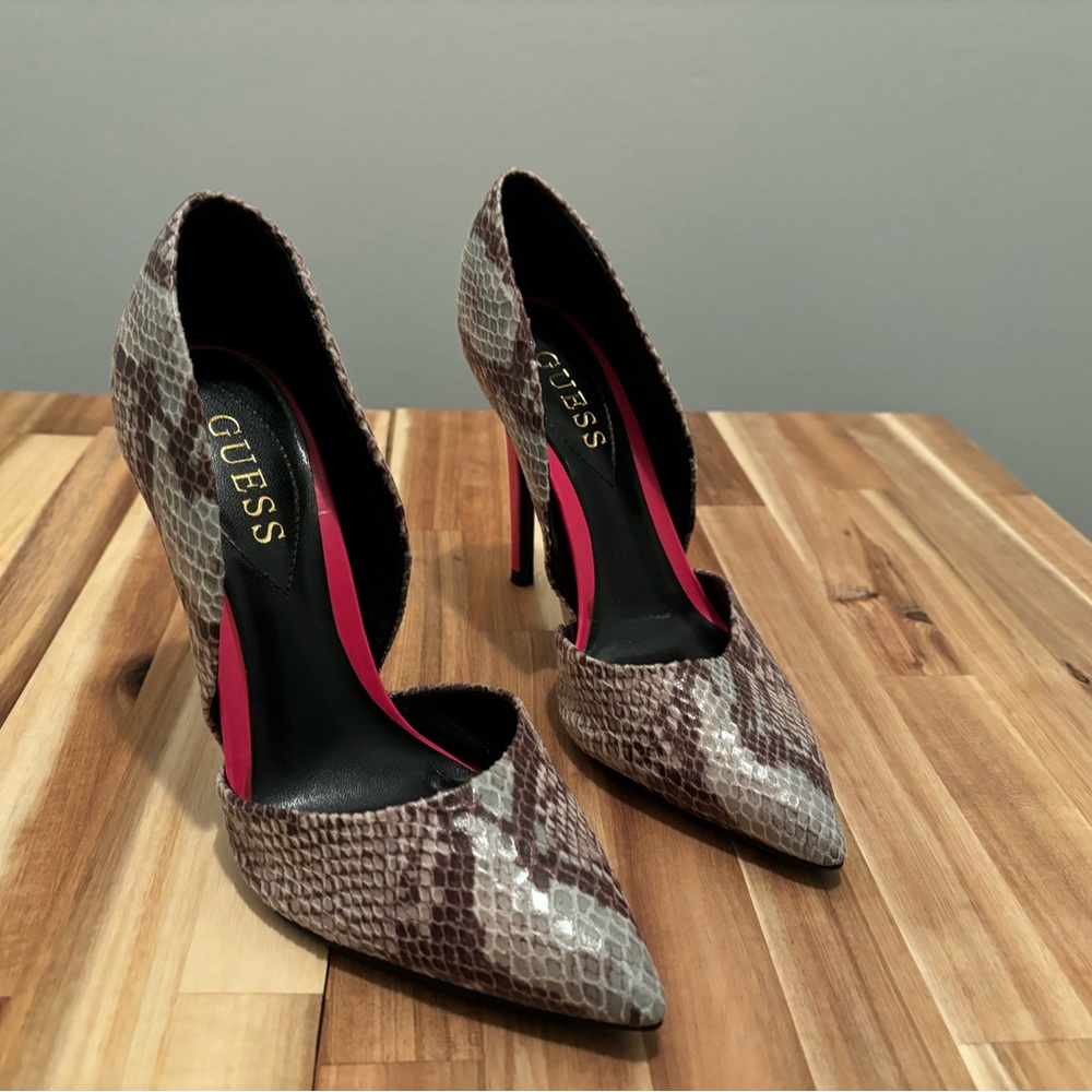 Guess Snake Skin Heals - size 7